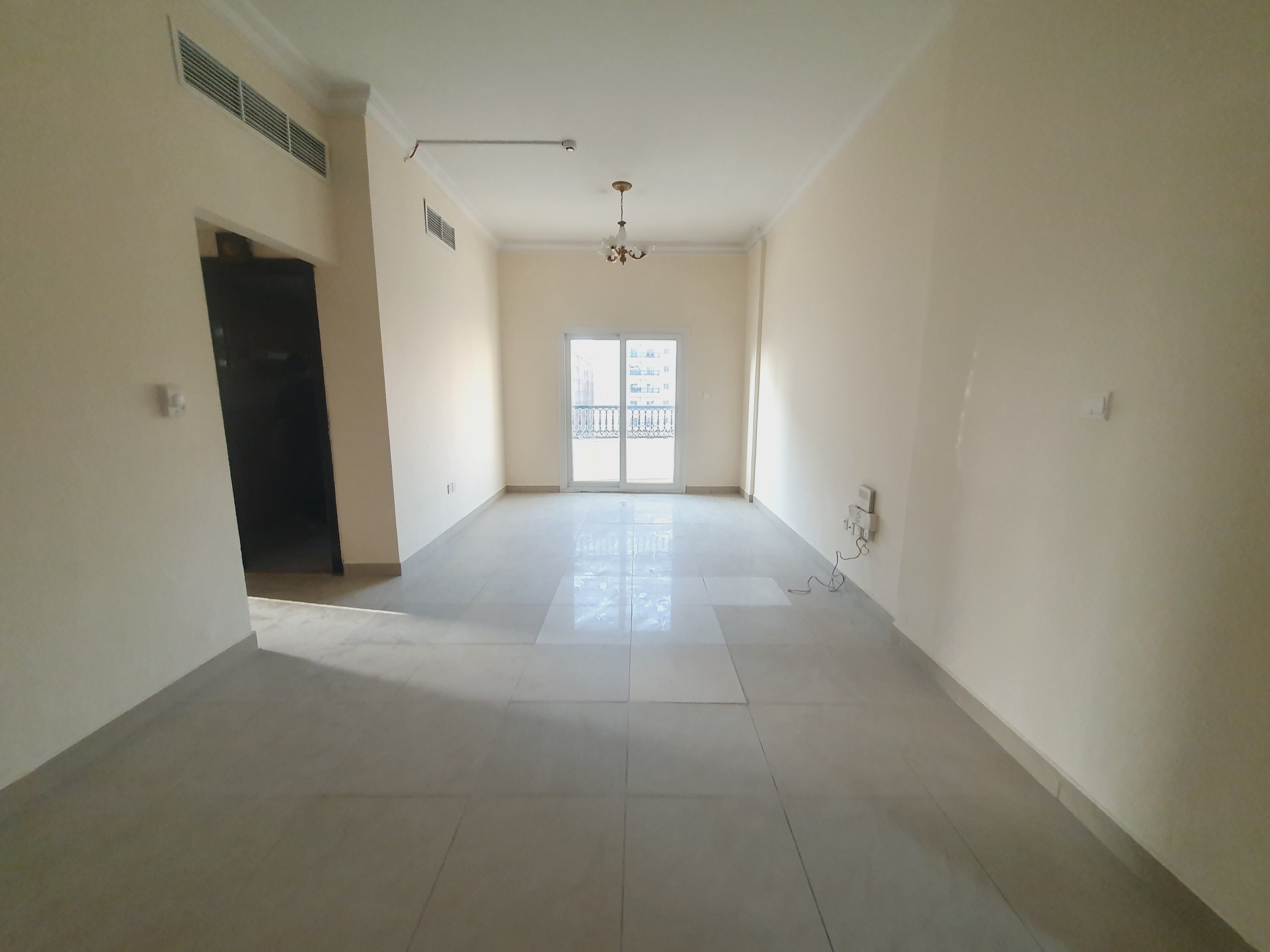 Huge offer 2bhk with balcony and central ac near to madina shopping center price 40k
