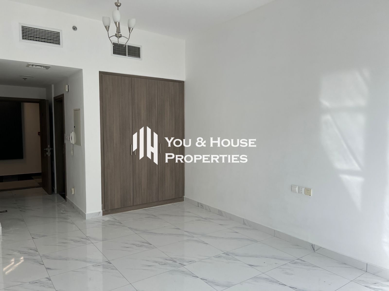 Elite Studio | Vacant & Spacious | Urgent Investors Deal