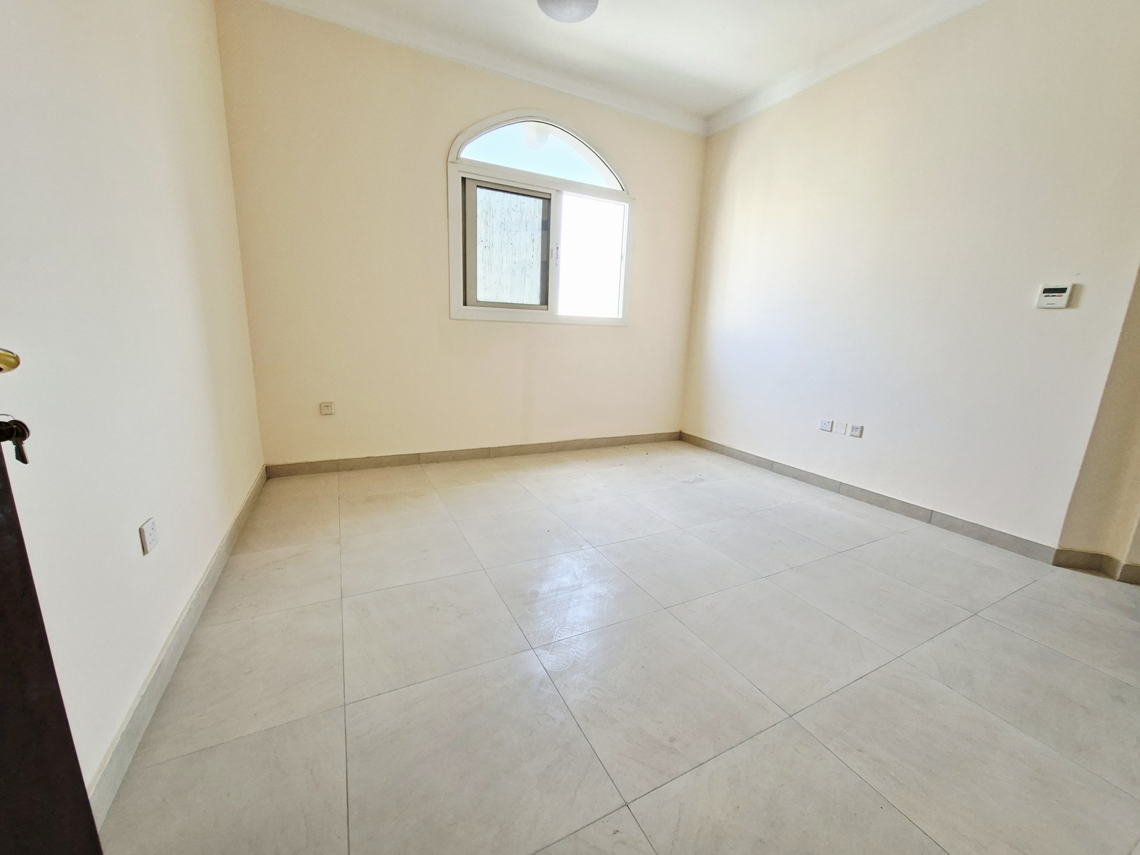 Very big offer no deposit brand new 1. bhk 1. montih school area