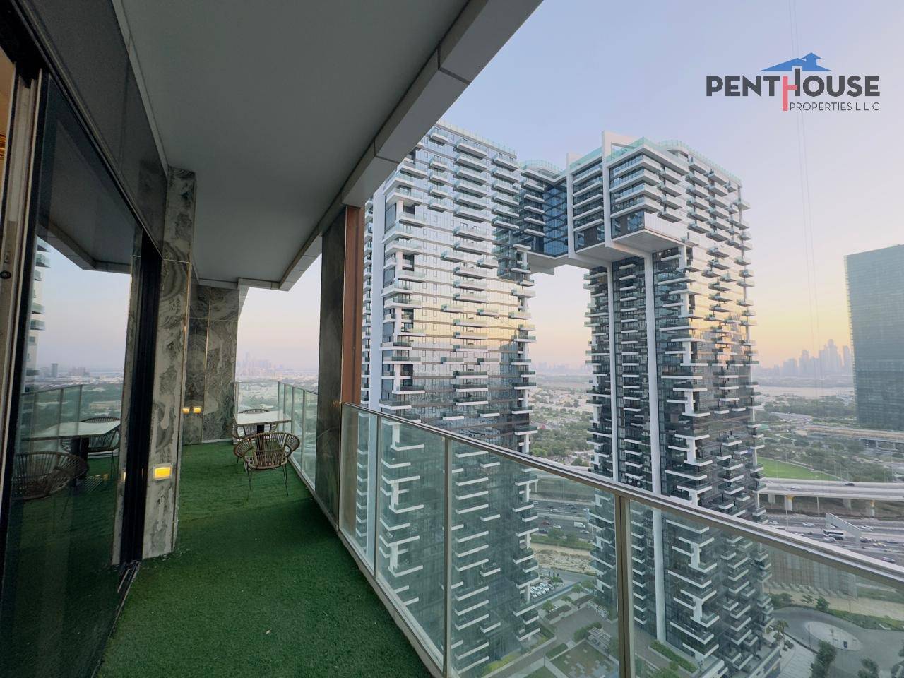 Upgraded Unit |Fully Fitted and furnished | Vacant
