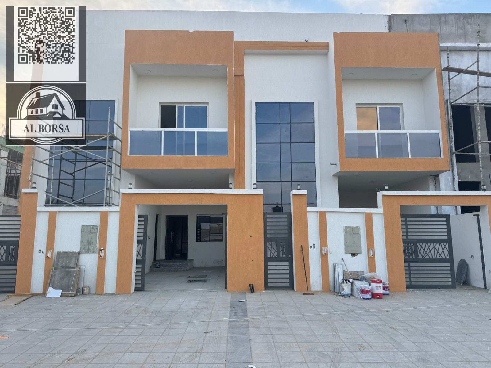 For sale in Al-Haliyo 2, a townhouse with 4 master bedrooms, a living room, a majlis, a kitchen, and a maid's room.