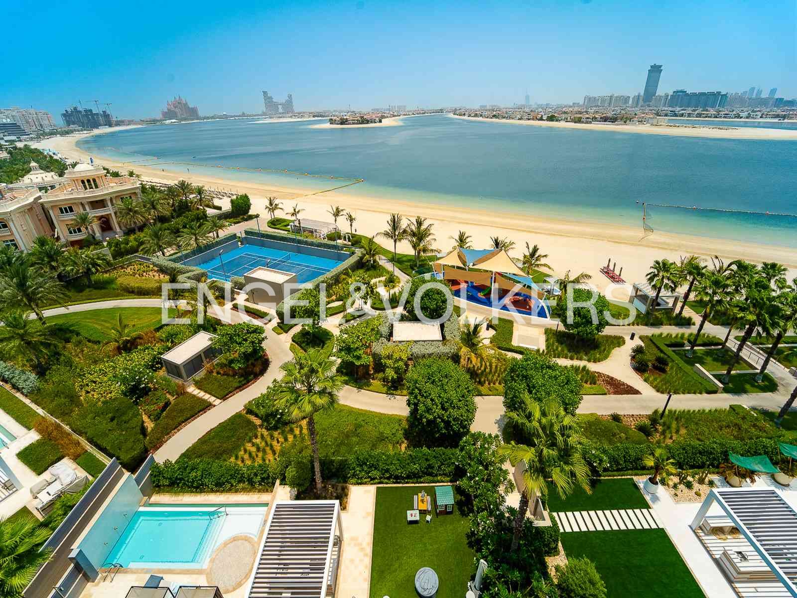 Palm Views | Beach Access | Extra Flexible Room