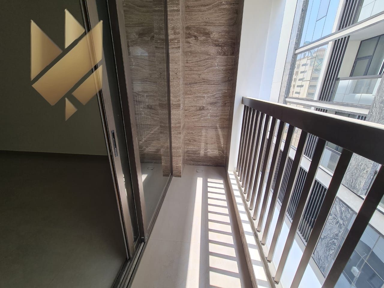 For rent – One-bedroom apartment with a living room | Prime strategic location | First-time occupancy | Deluxe finishing | Modern design | Spacious la