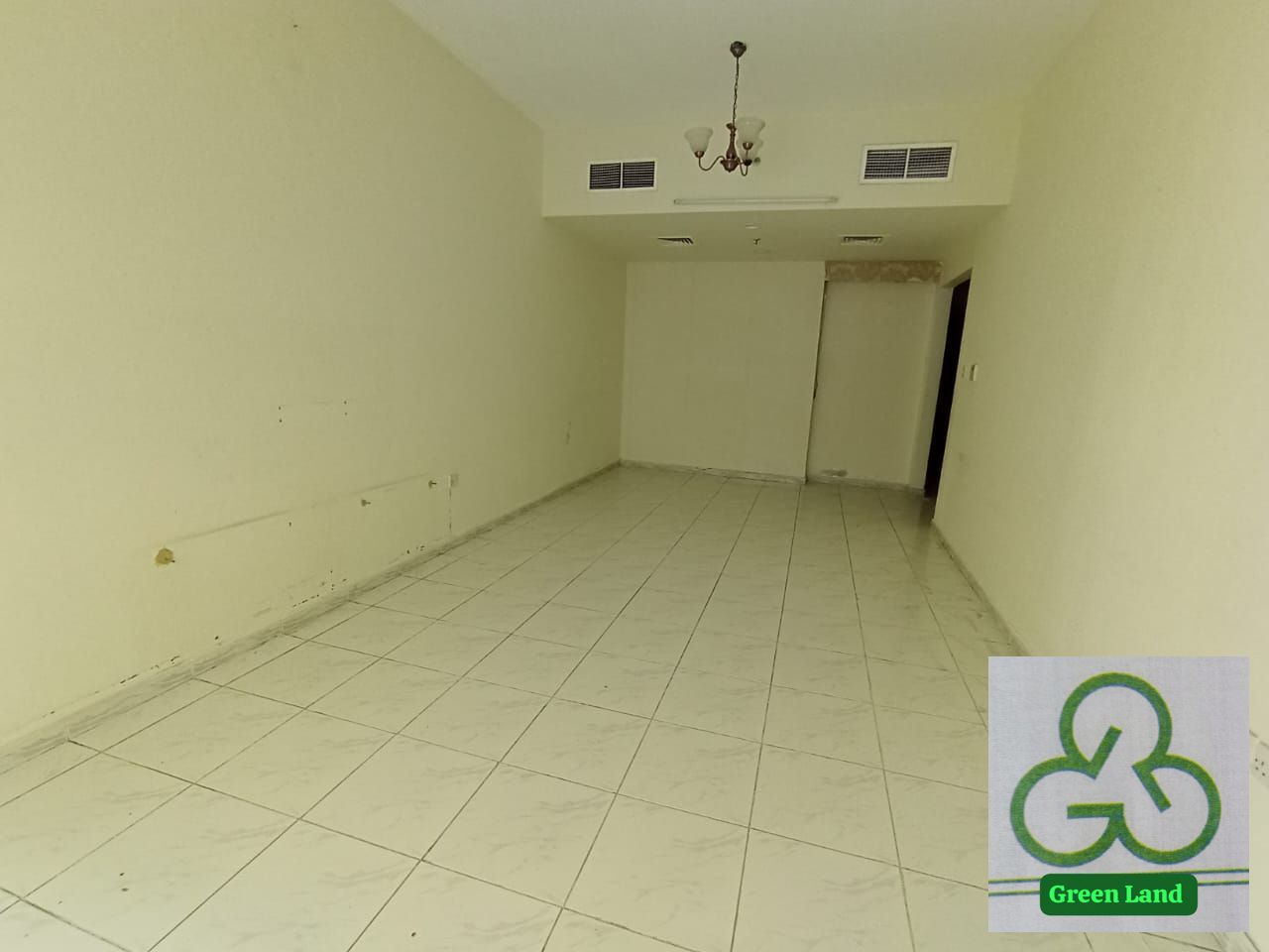 2BHK AVAILABLE 3 WASHROOM CENTRAL AC GAS FAMILY BUILDING 40K