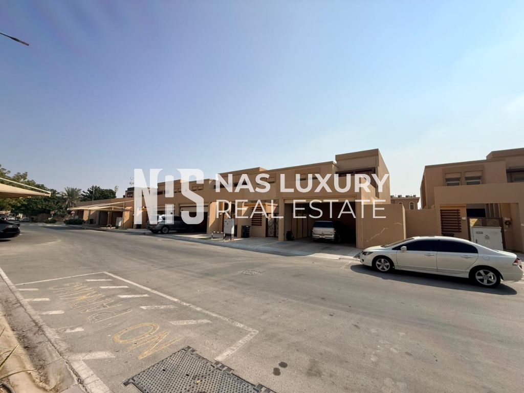 Upgraded Townhouse | prestigious Golf Gardens