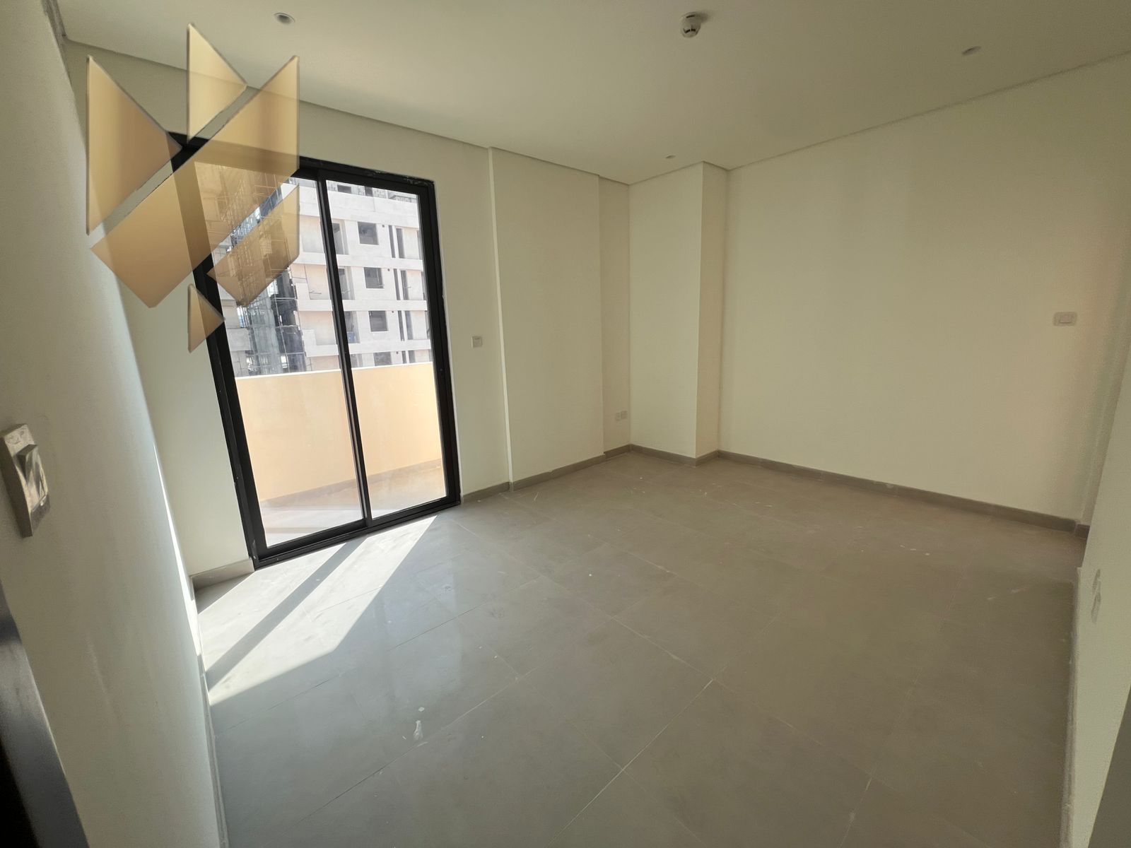 **First tenant – Clean finishing – Excellent space – Central AC & gas – Balcony – 10 payments**