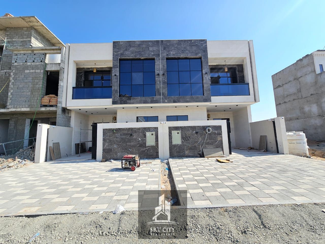 A chance to own a villa, including registration and ownership fees, ready to move in, close to all services, with luxurious designs.