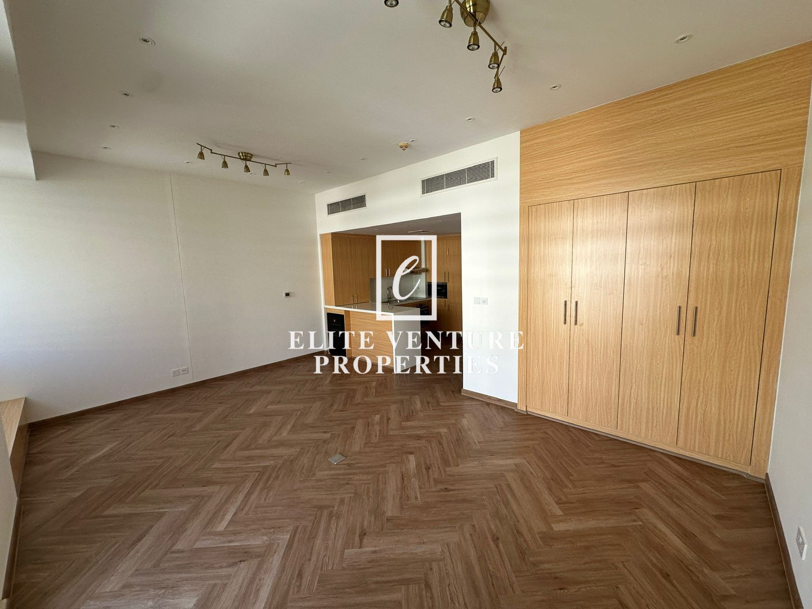 VACANT | FULLY UPGRADED | COMMUNITY VIEW
