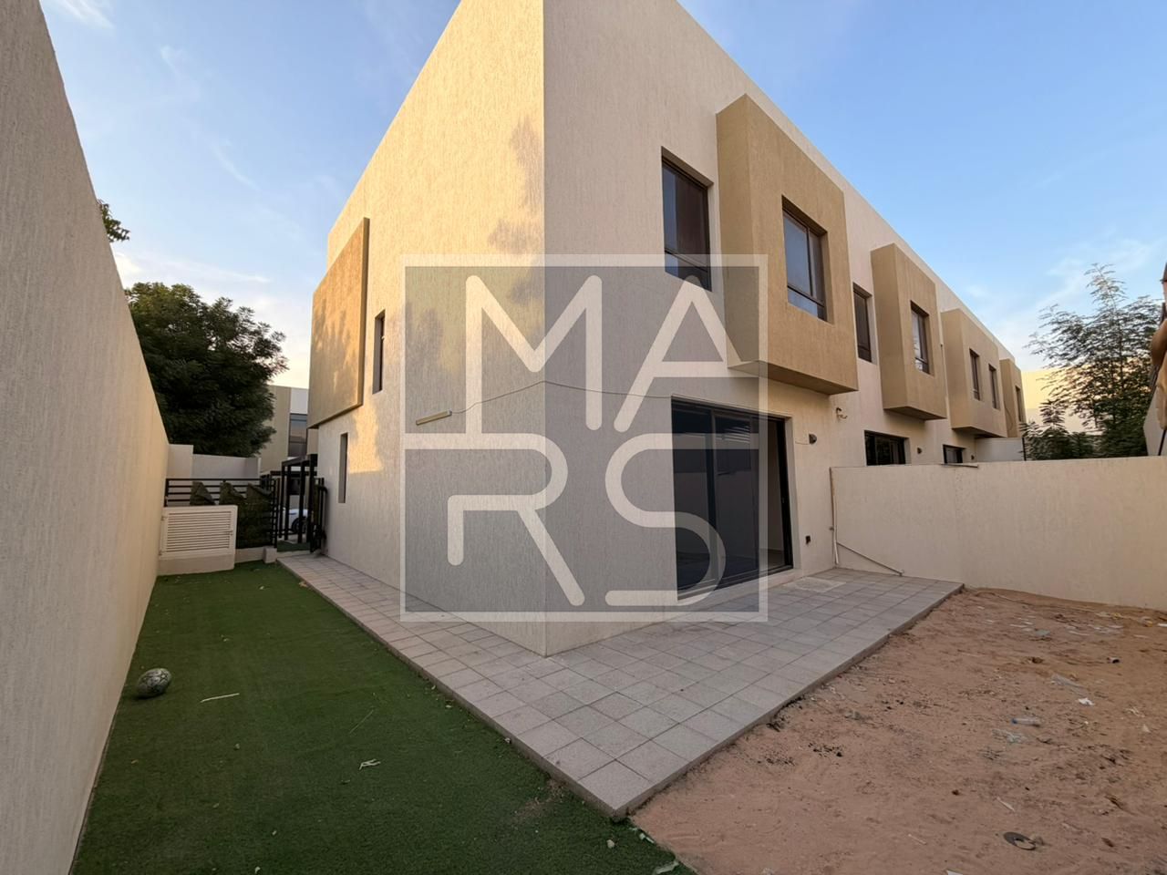 Lavish Twonhouse Ready To Move In Excellent Community