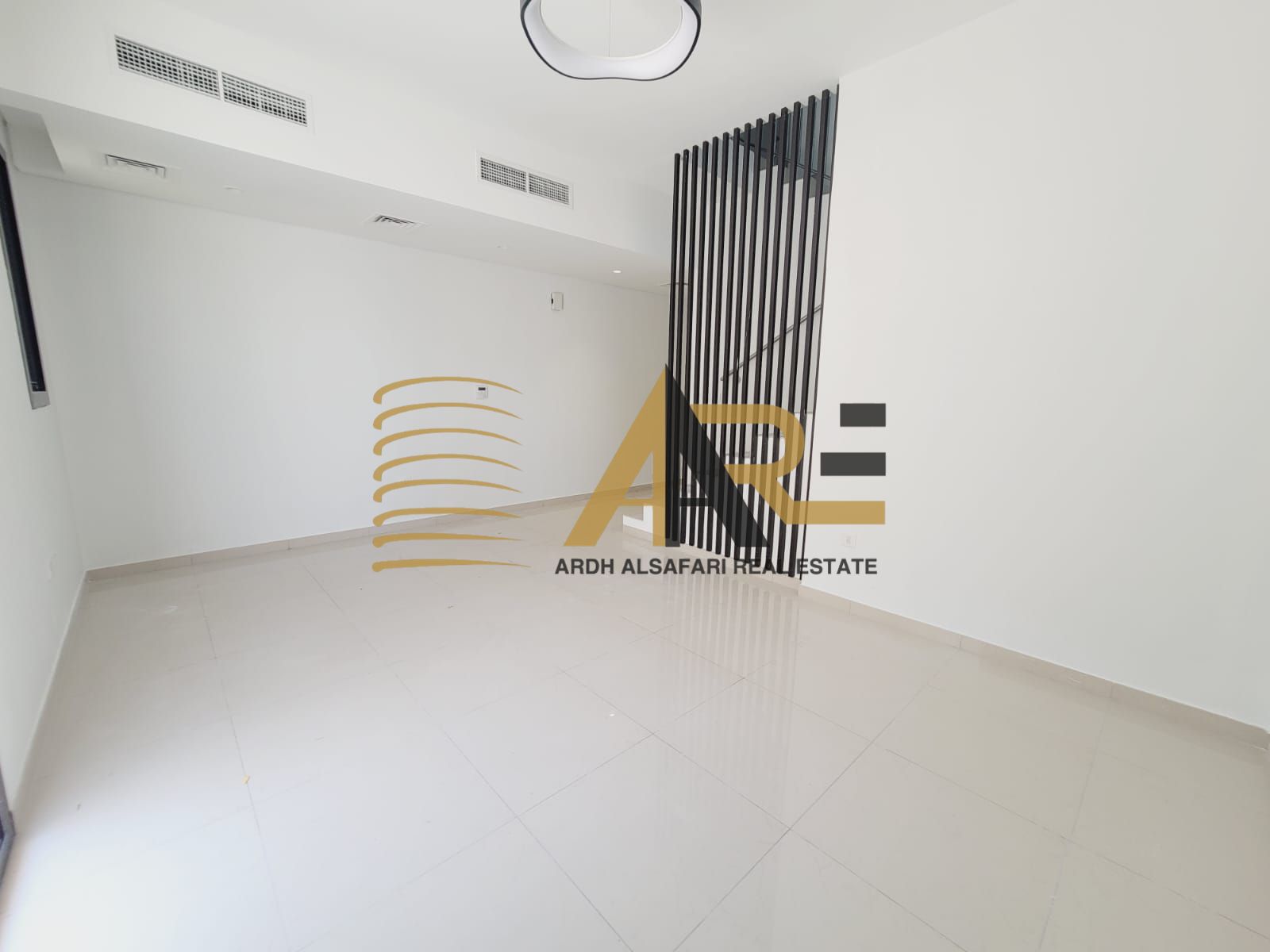 Luxury 2bed villa with maidroom Private Garden.
