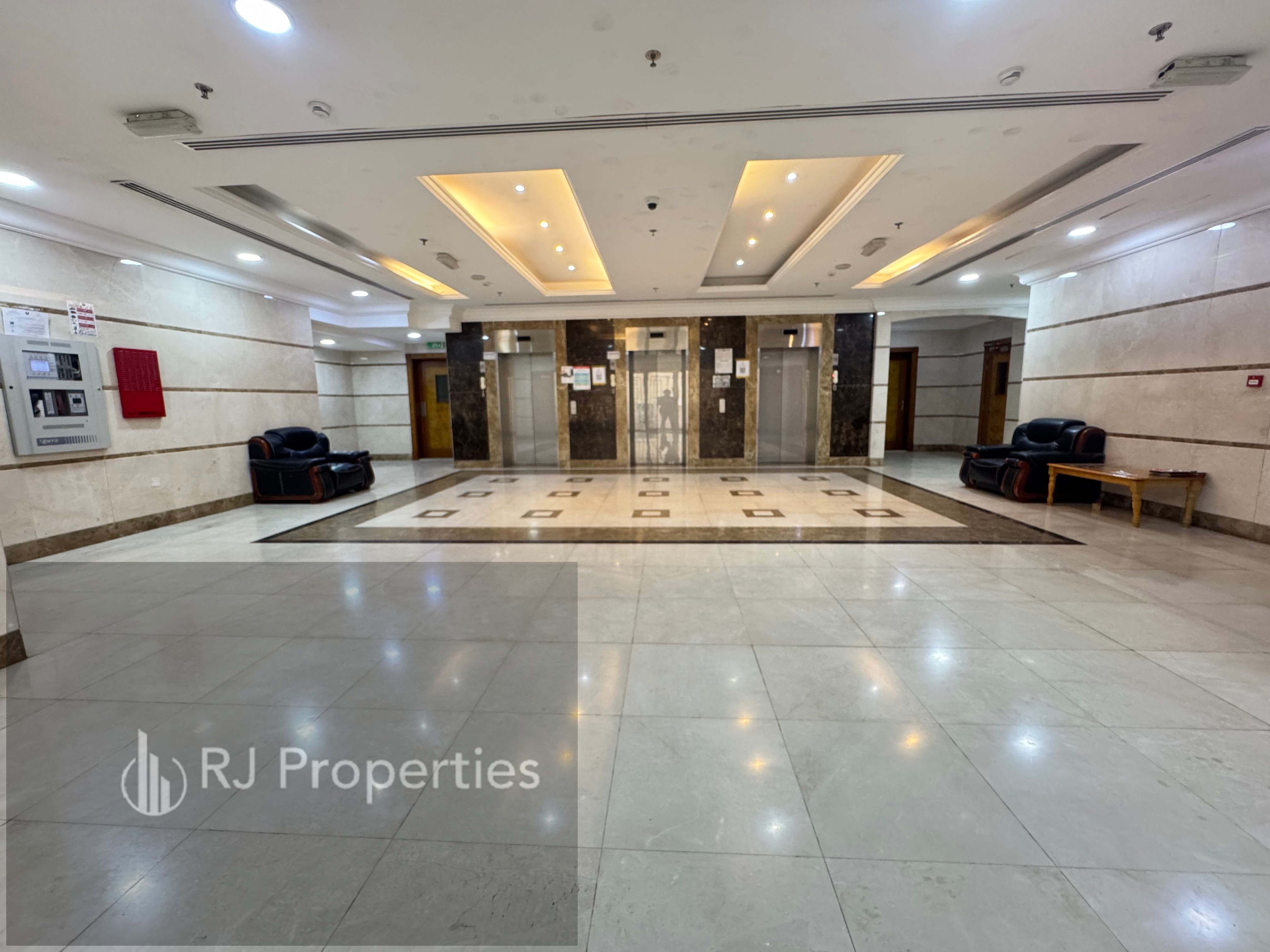 Very spacious luxury 3Bhk with store room balcony waderobe master bed parking jest 70k
