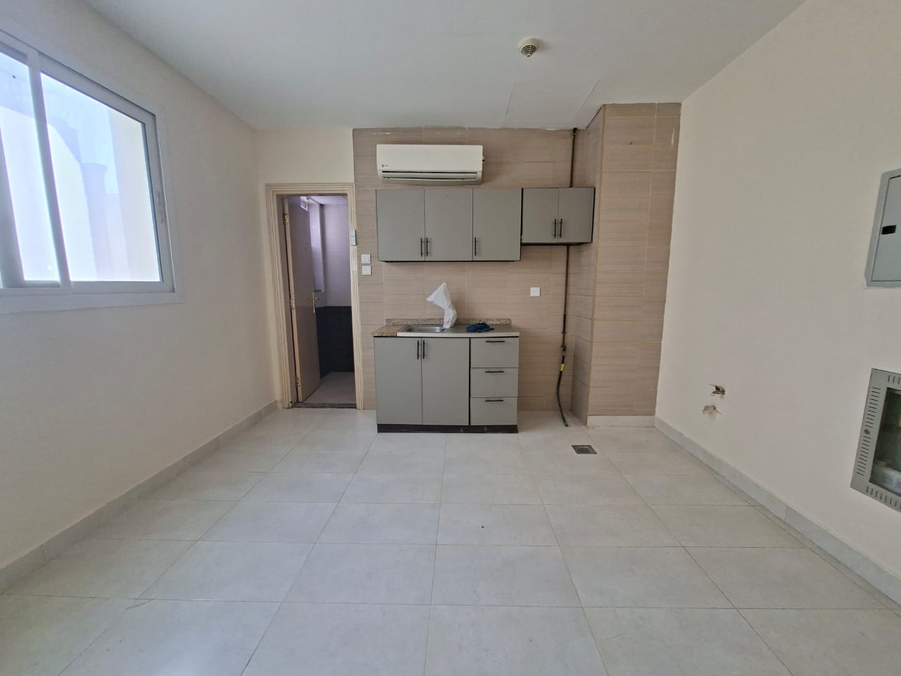 Hote offer for in near to park Muwaileh Sharjah price 20k