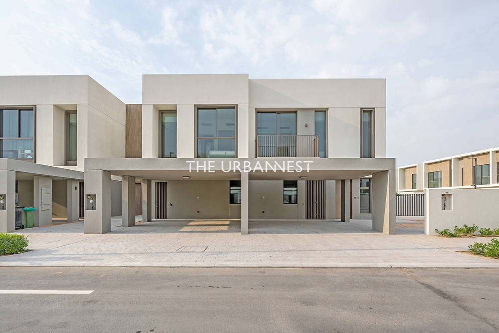 Single Row | Middle Unit | Near Gate Entrance