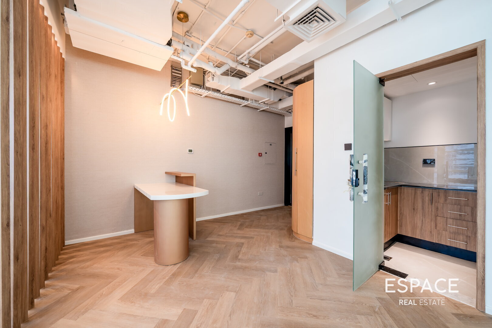 Prime Location | Vacant | Corner Unit