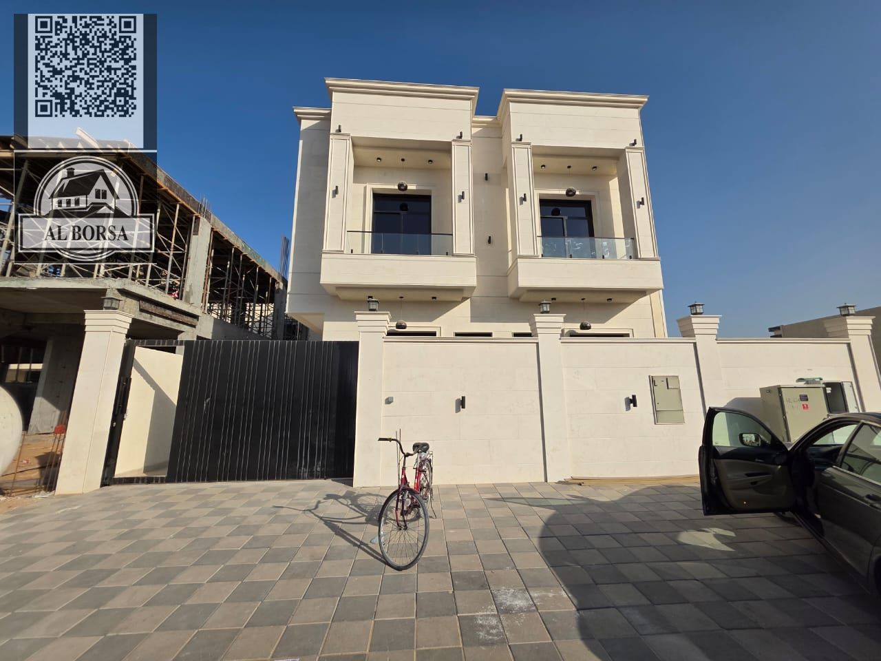 Villa for rent in Al Yasmin consisting of five master bedrooms, a majlis, a living room, a maid's room, a main kitchen, and a preparation kitchen.