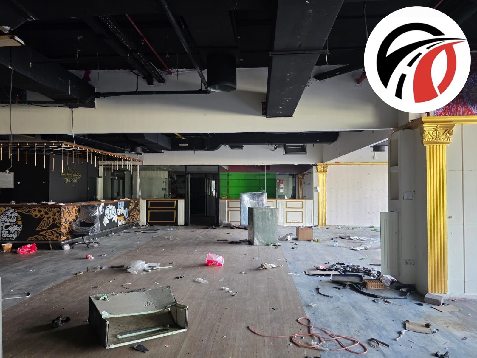 High-Visibility Commercial Shop for Lease – Great Business Opportunity