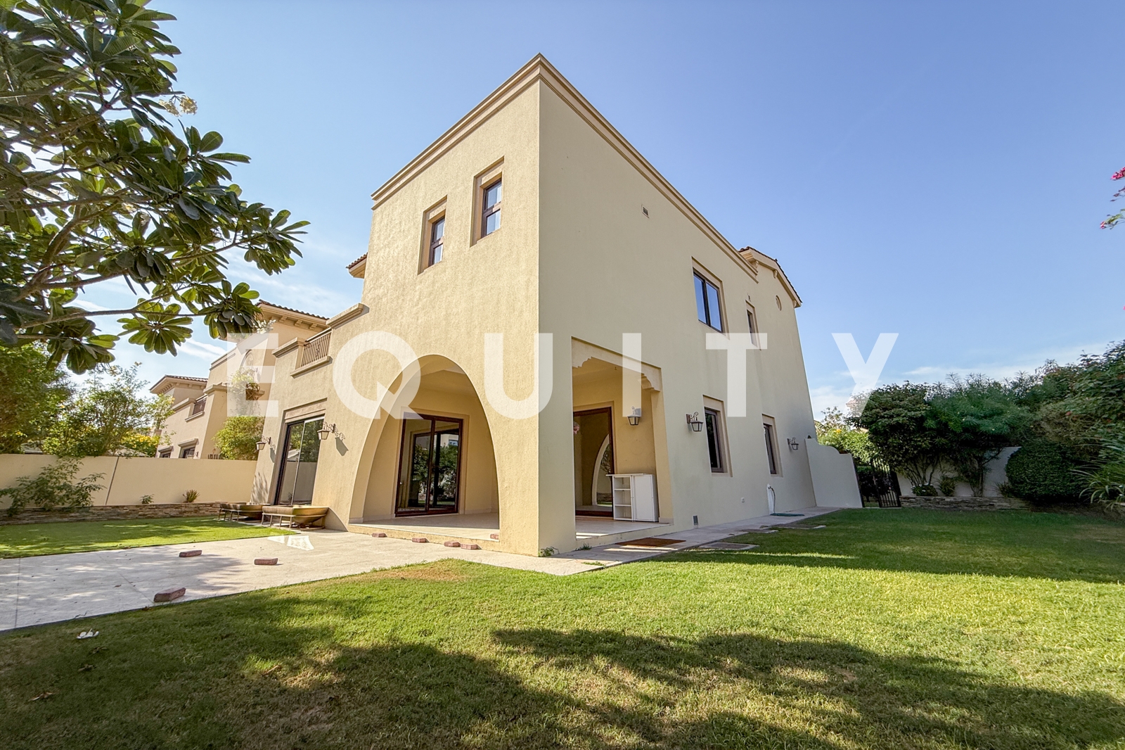 Fully Landscaped Garden | Vacant | Corner Plot