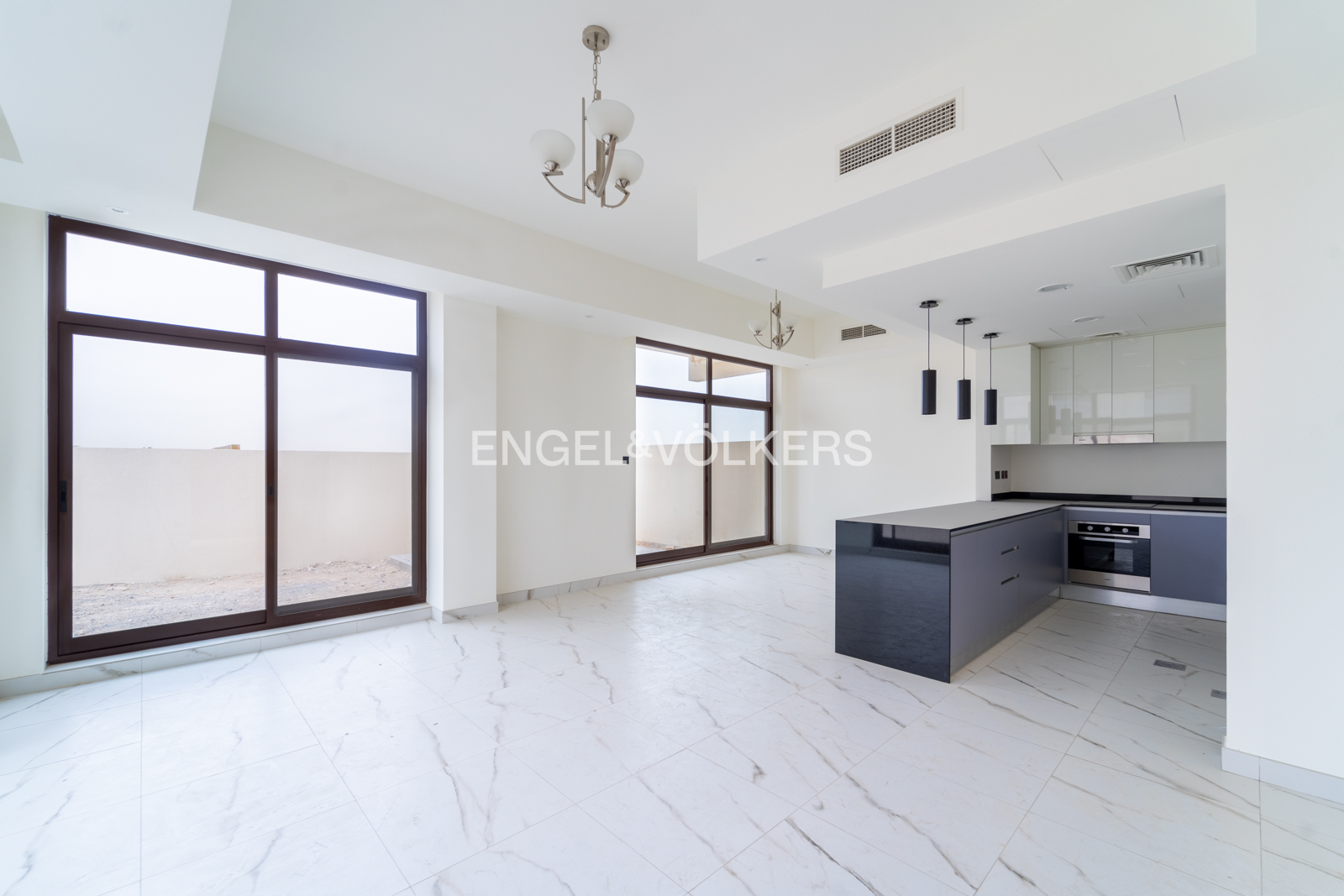 Spacious | Single Row | Corner Unit | Vacant soon