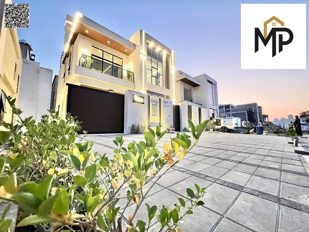 Luxury villa with European design, two floors and a roof, price includes fees and air conditioning.