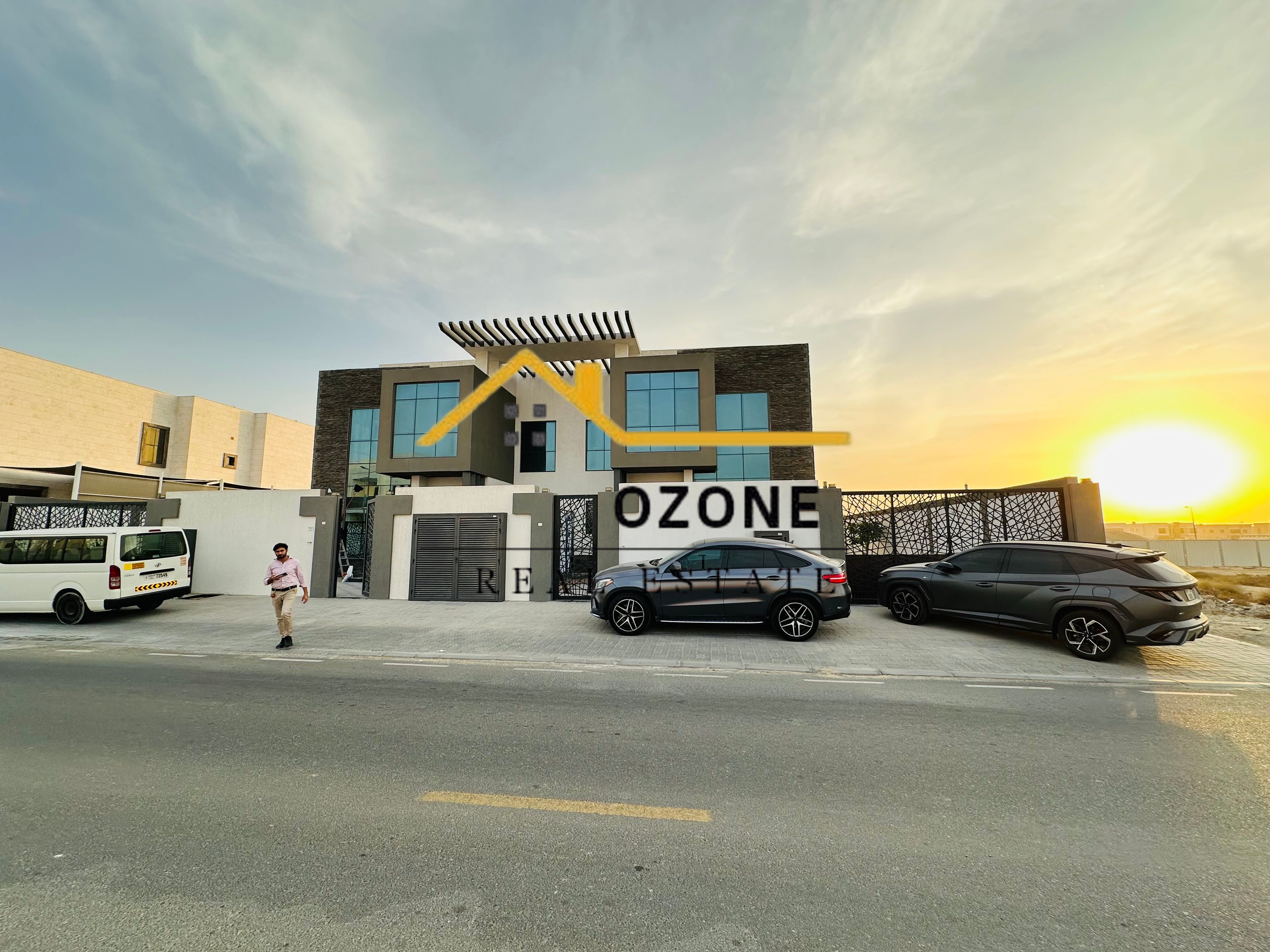 Brand New 5 Bedrooms Villa\*All Master Bedrooms\*Parking Space