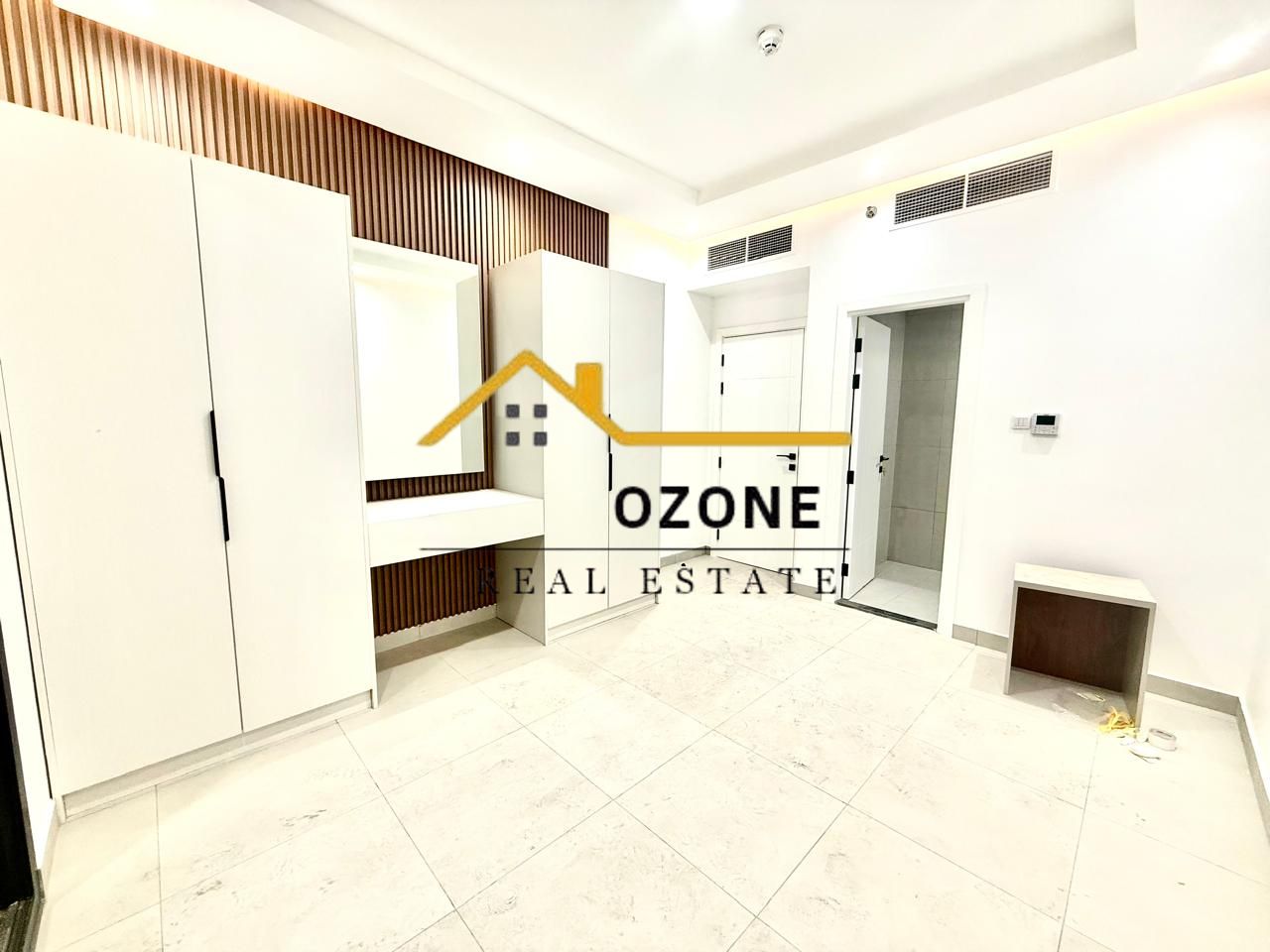 Modern 2-Bedroom Penthouse Featuring a Big Terrace and Hall”