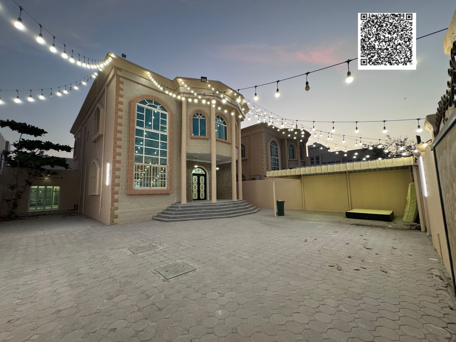 Two-story villa for rent in Ajman, Al Rawda 1, second plot from Al Talah Street. Area: 5000 sq ft. Prime location. Fully renovated. Five bedrooms, maj