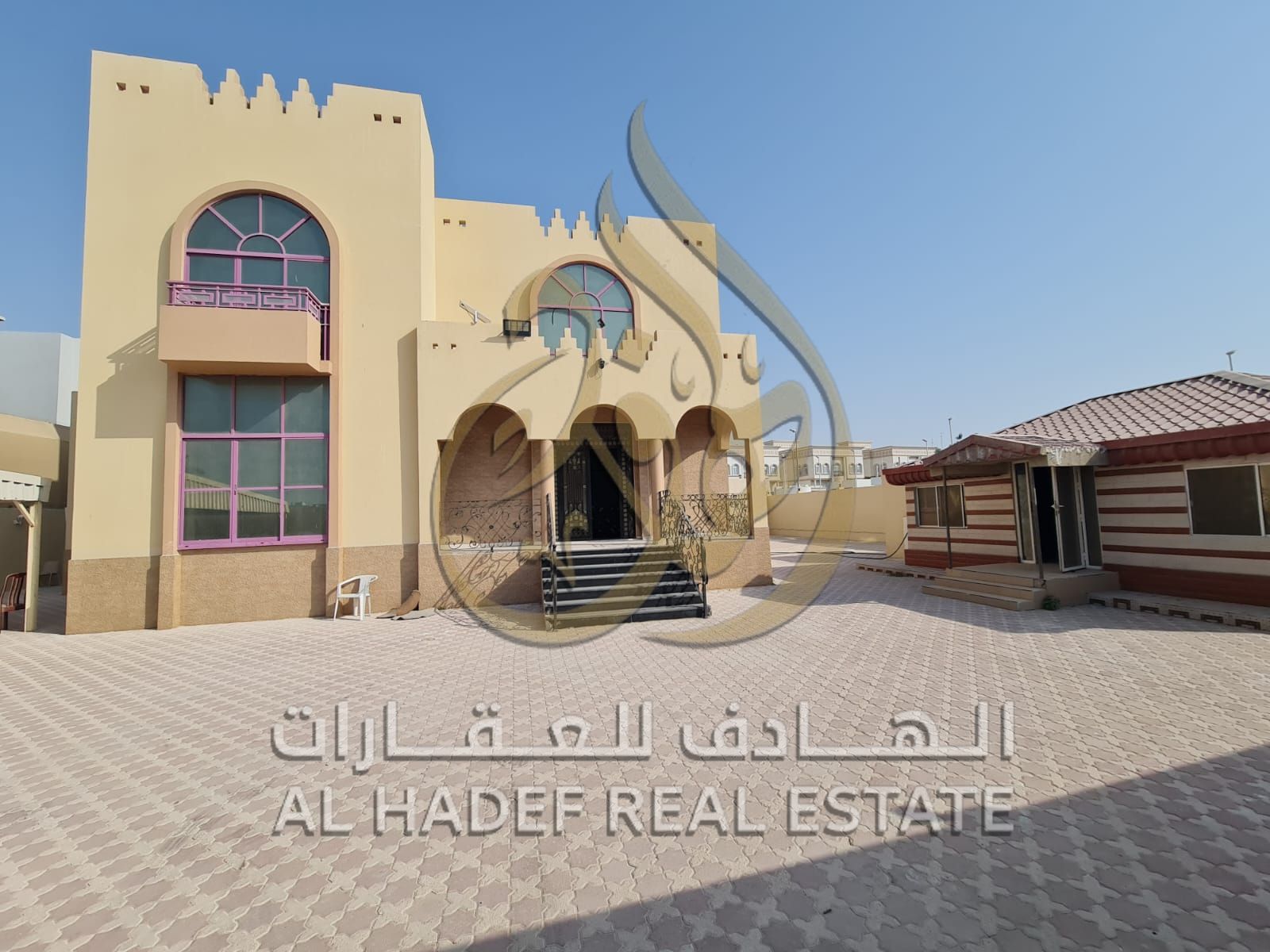 For Rent – Residential Villa in Sharqan, Directly on the Sea A distinctive 10,000 sq ft villa with two floors, split air conditioning, and a covere