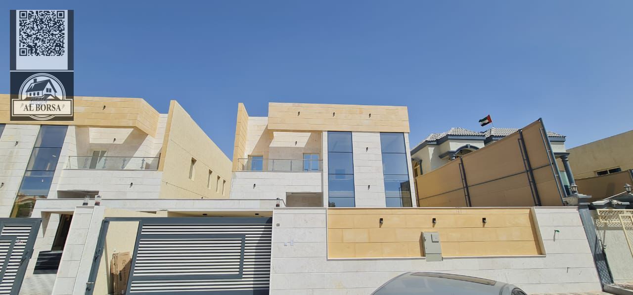 Modern design, 5000 sq ft plot, two back kitchens, five rooms and two salons, maid's room, external bathroom and additional external storage, central
