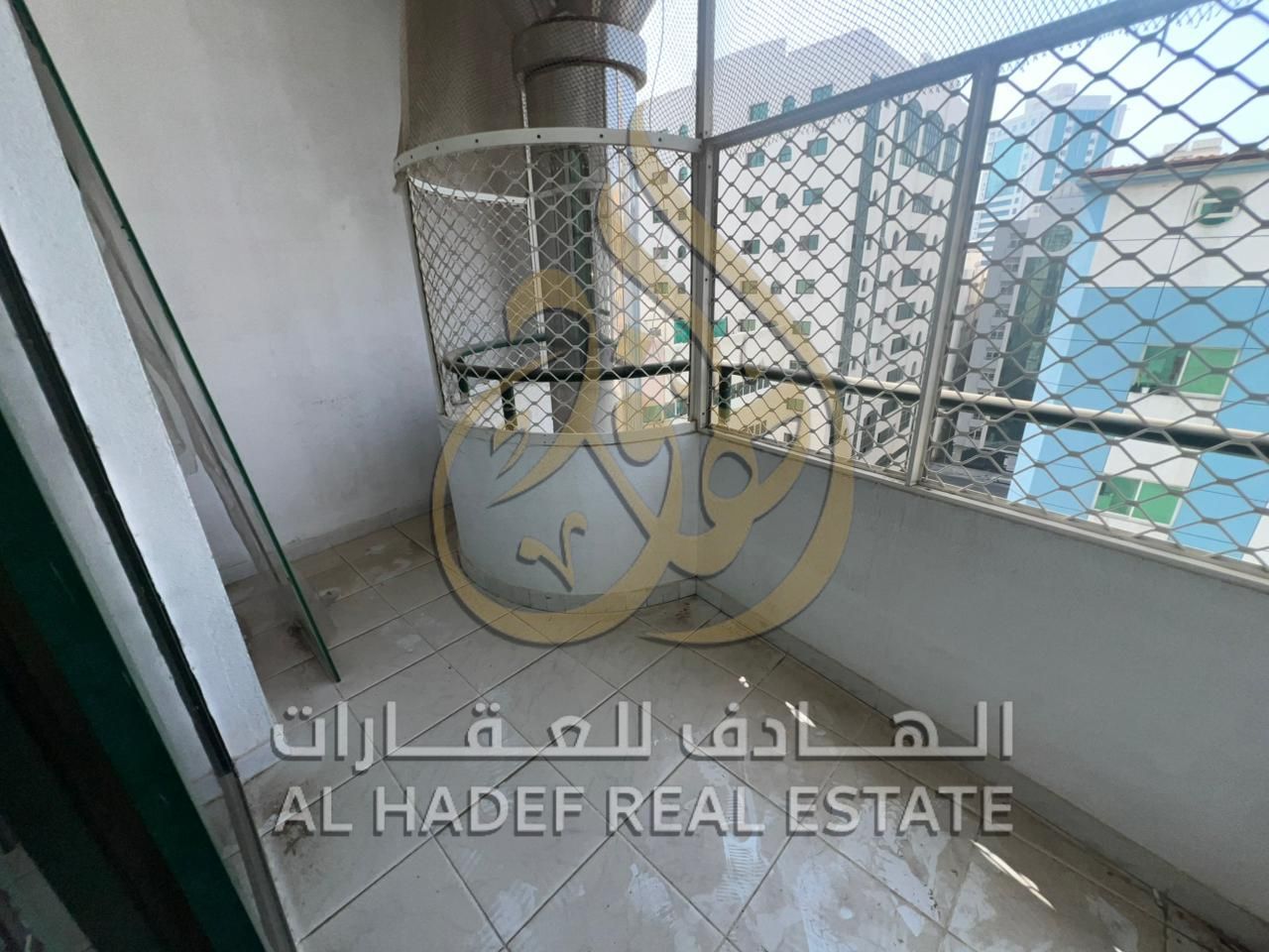 For Rent in Sharjah - Al Qasimia A spacious and distinctive apartment in a prime location, ideal for families! Specifications: 3 bedrooms L