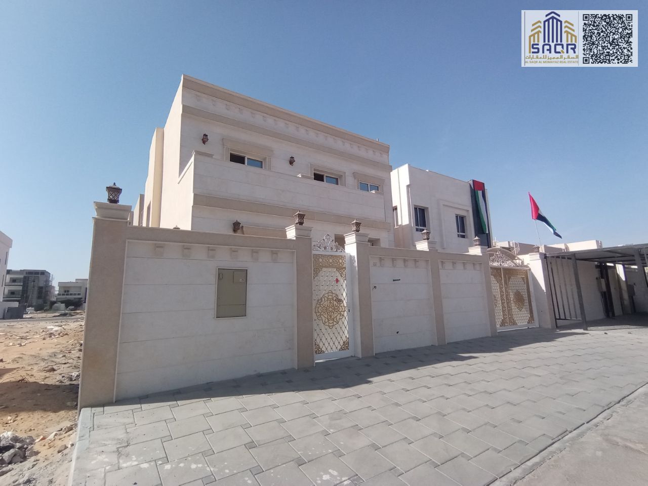 Villa in a prime location near the main road and all services / Freehold