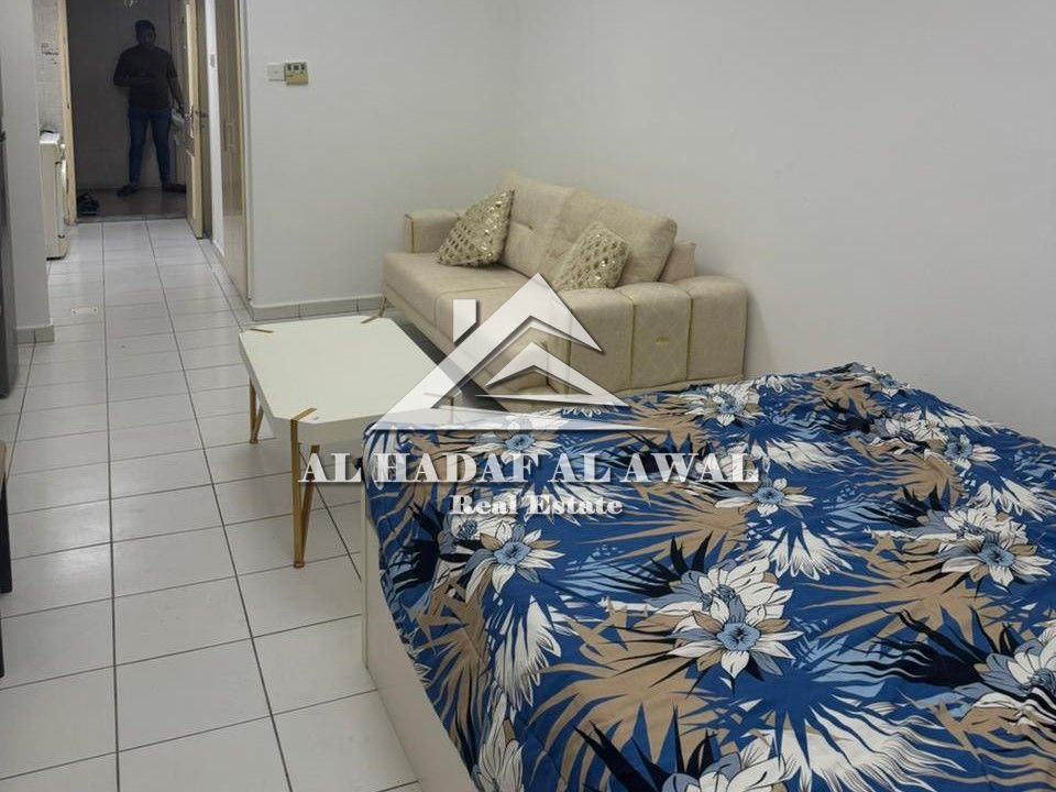 Studio available in collaboration, price 4300 including internet