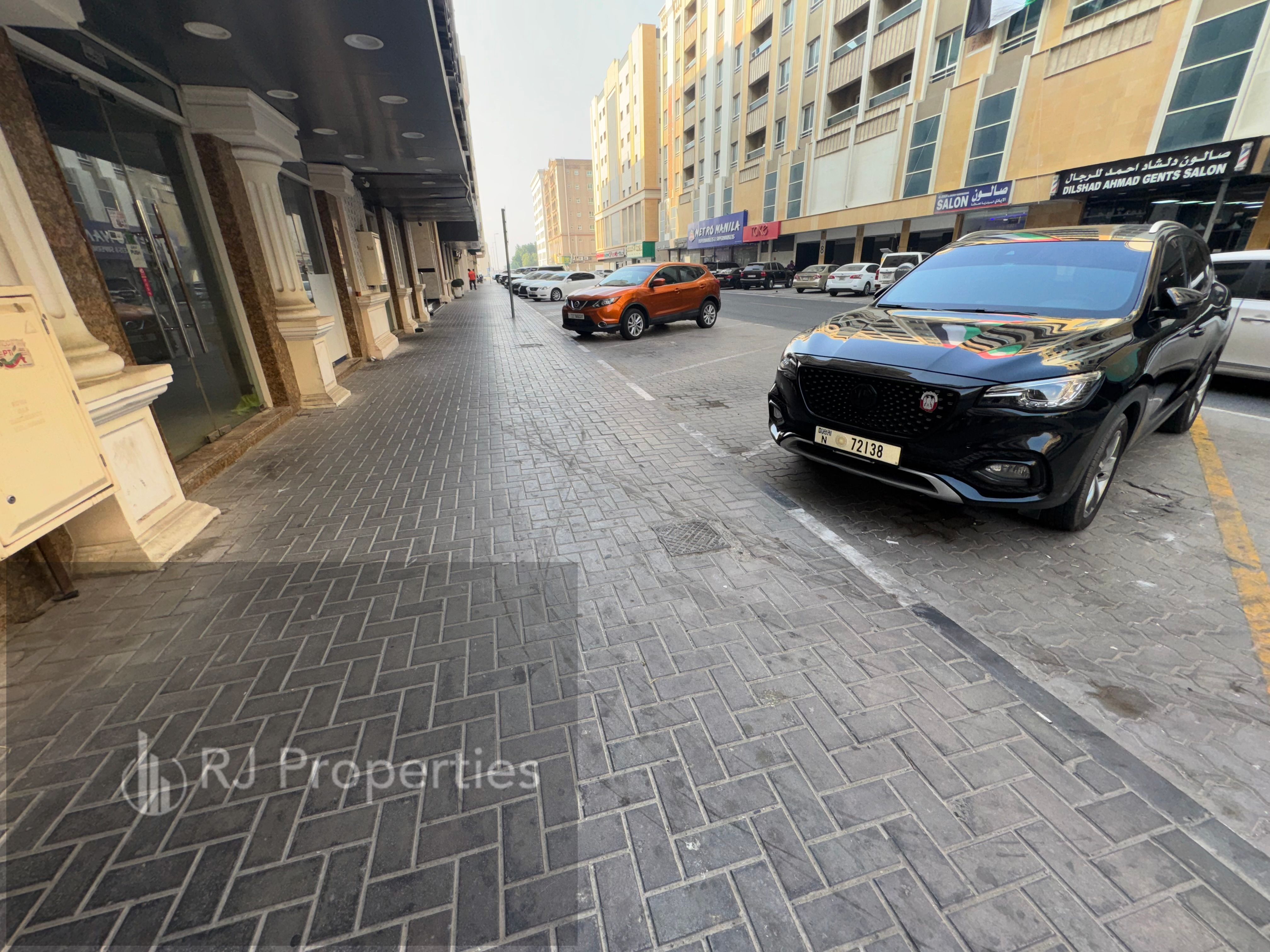 Close to park very prime lecation Business area ready to move only jest 115k
