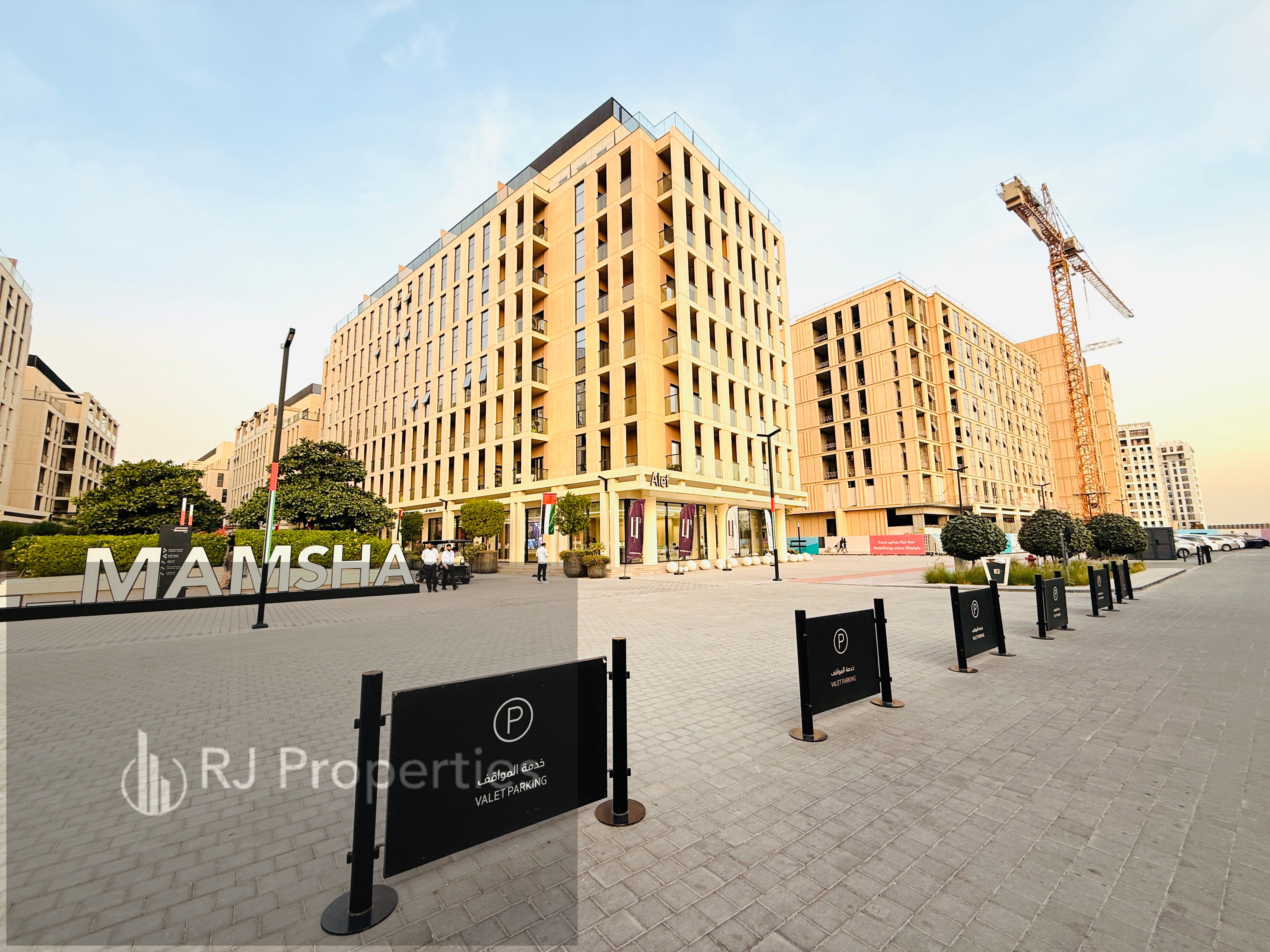 Luxury studio with separate kitchen big living aera 40k