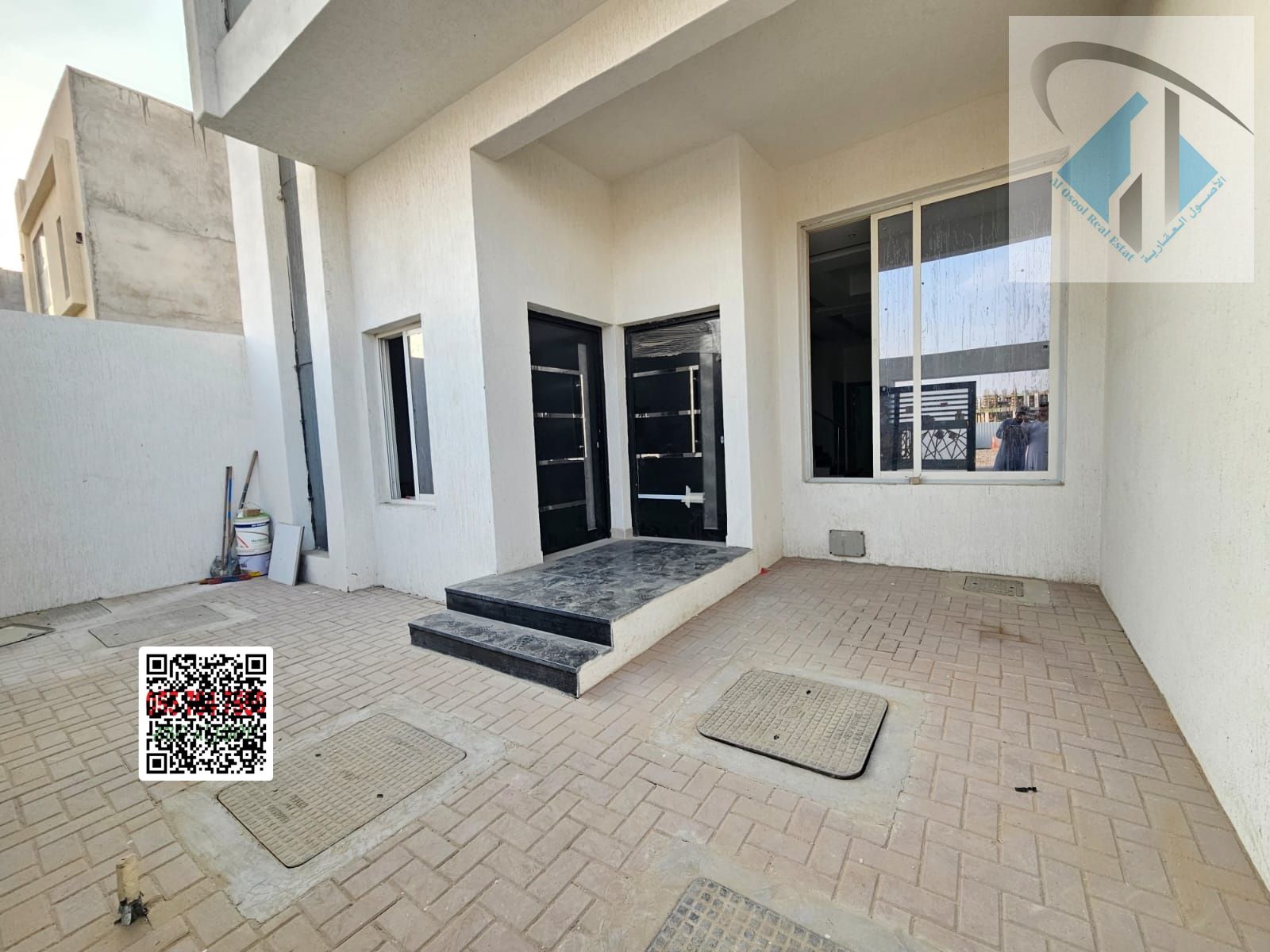 Seize the opportunity now and own a 3-story villa with a rooftop terrace on a main street. Freehold ownership, negotiable.
