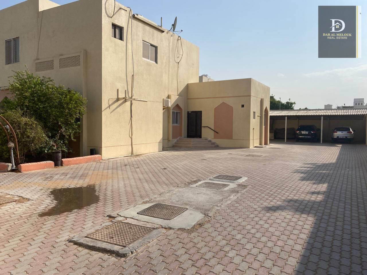 For Sale in Sharjah, Al Qarain 1 Area Residential Villa Area: 18,000 sq ft Street And Alley Consists of 5 Bedrooms 2 Majlis (formal sitting rooms