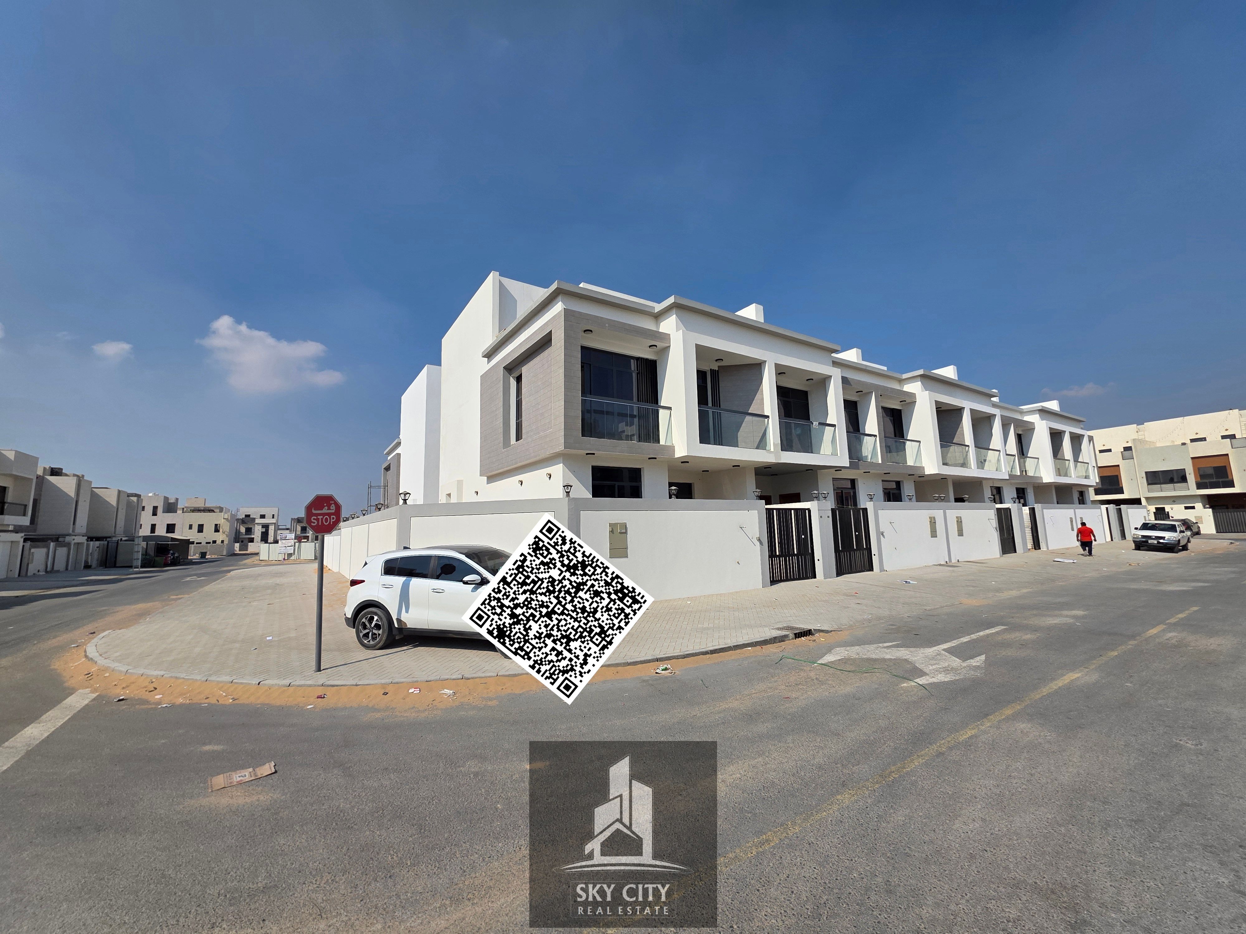 A bargain price including registration and ownership fees: a super deluxe villa in a prime location opposite a park and close to amenities.