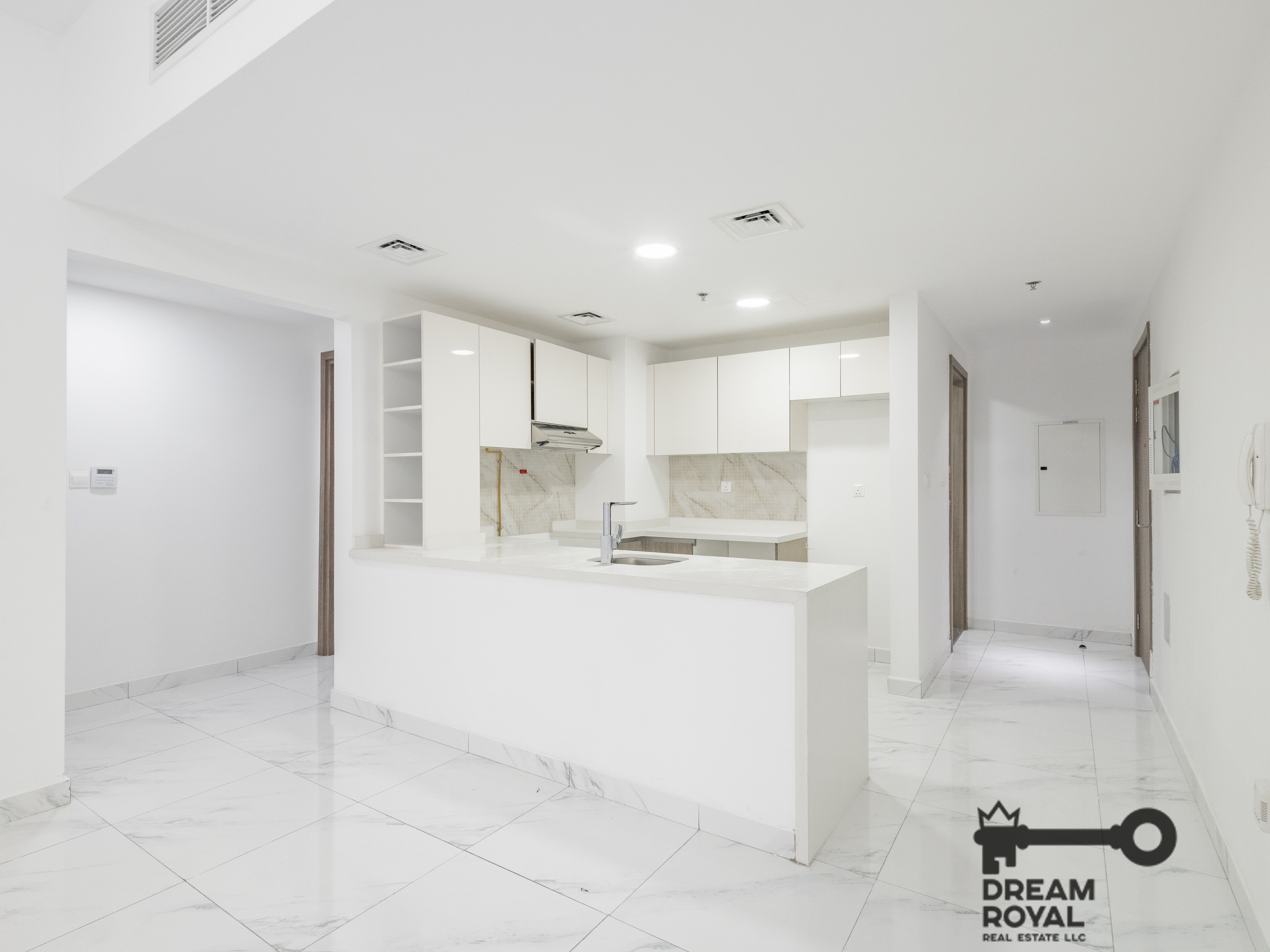 Spacious | Pool view | flexible Cheques