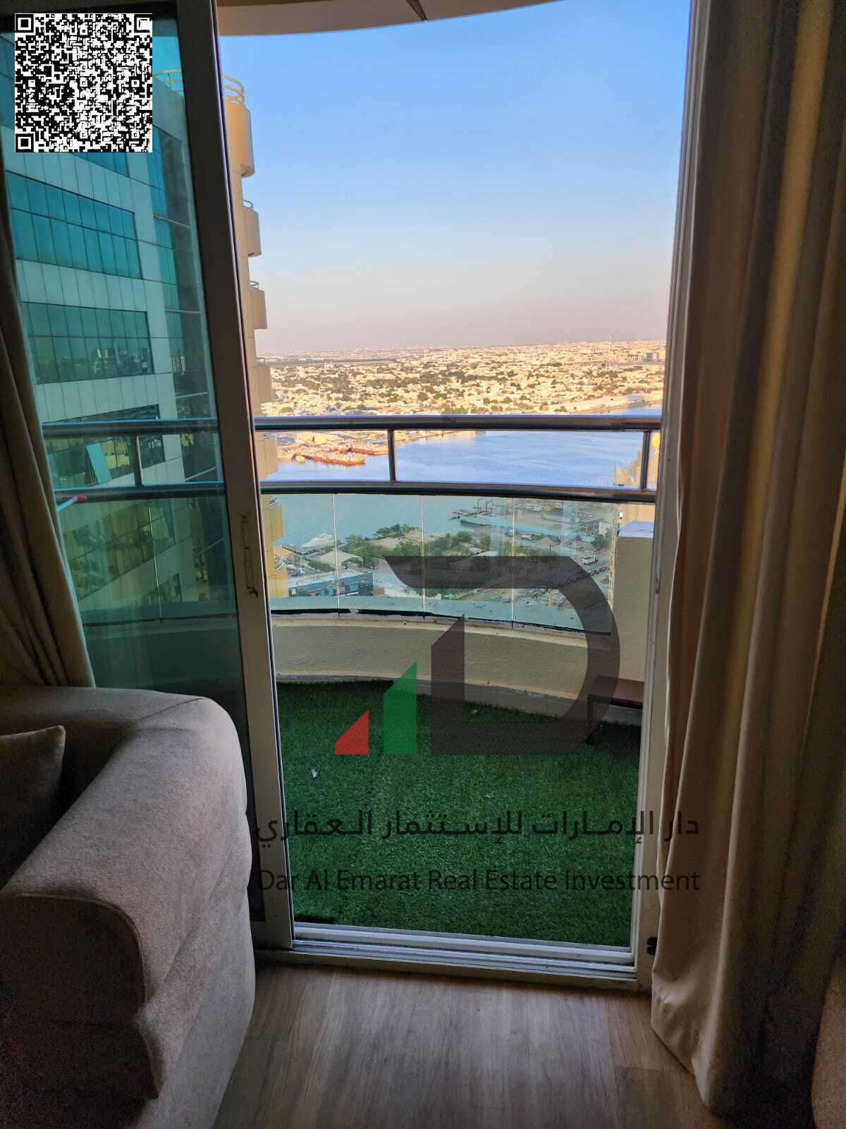 “For sale, cash: a two-bedroom apartment with a living room and a balcony overlooking the creek in Horizon Towers