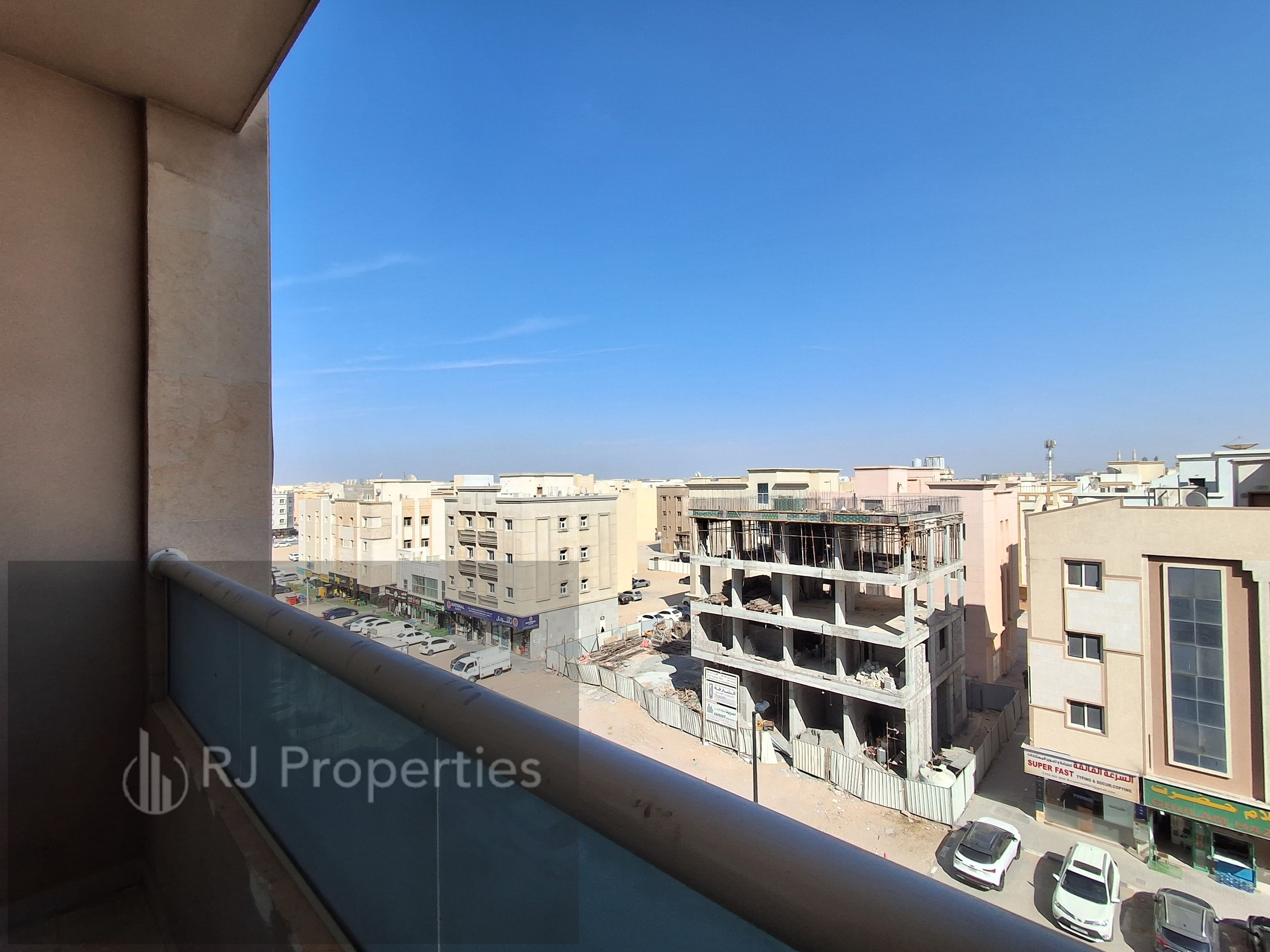 2 BR apartment - school zone - bright - balcony - close to Dubai