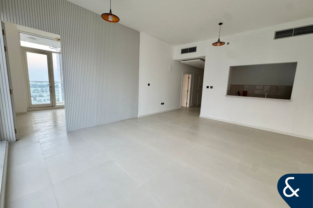 Large Layout | 1 Bedroom + Study | V. O. T