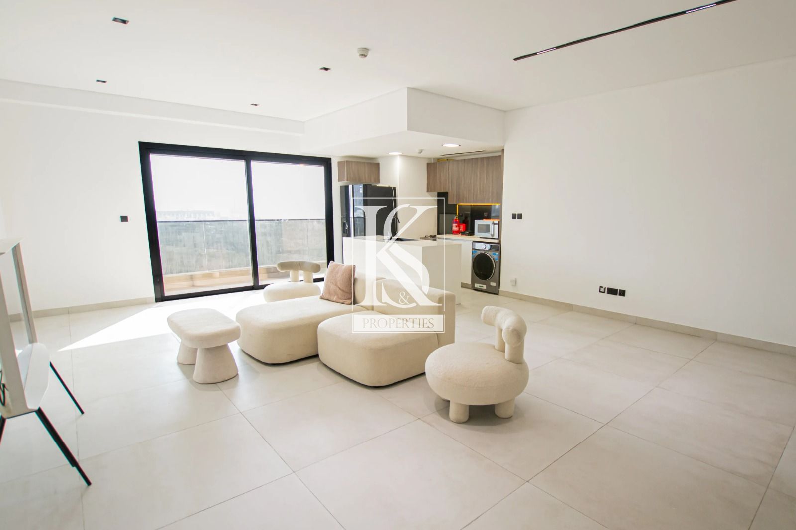 LUXURIOUS AND SPACIOUS | SEMI FURNISHED 2BHK