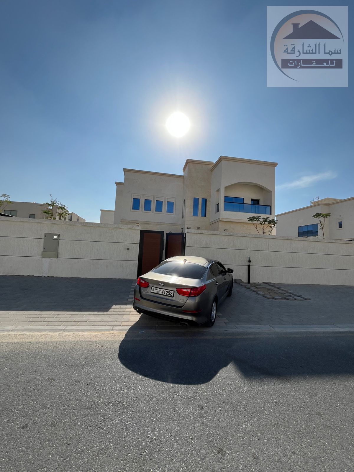 For sale: Arab-owned villa in the Al-Hawshi neighborhood, next to the park and behind commercial services. 10,000 sq ft, smart home system with elevat