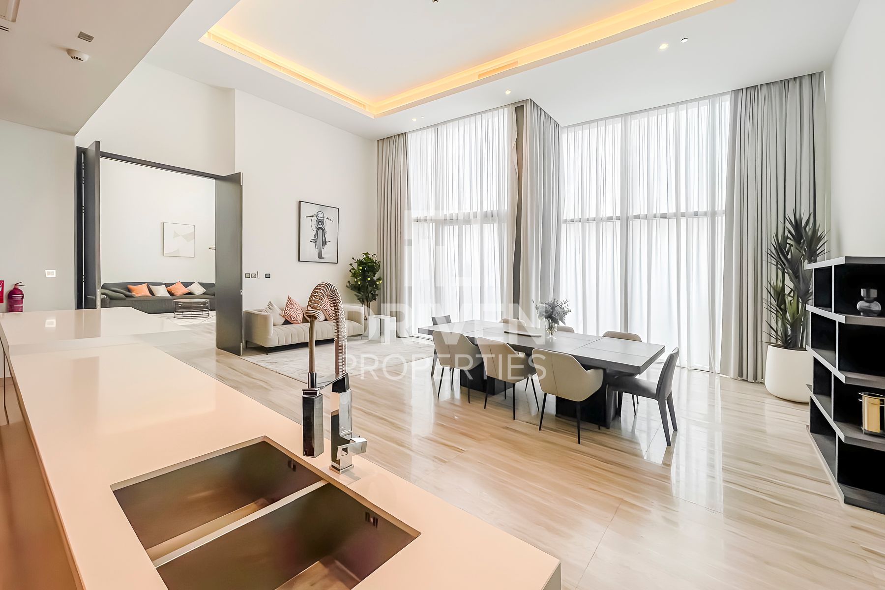 Luxurious Fully Equipped Unit | Desirable Location