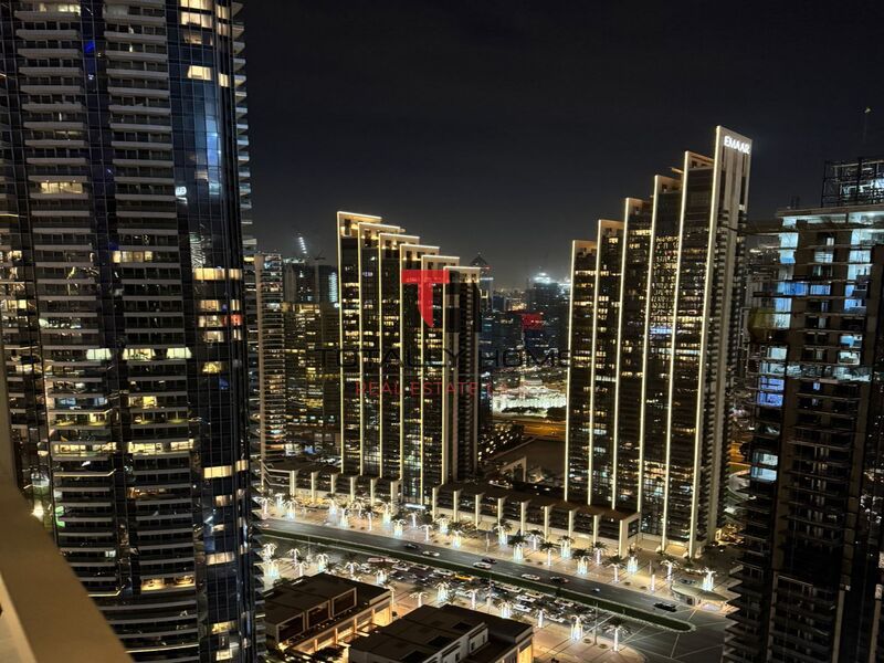 HIGH FLOOR l MULTIPLE OPTIONS l RARE UNIT