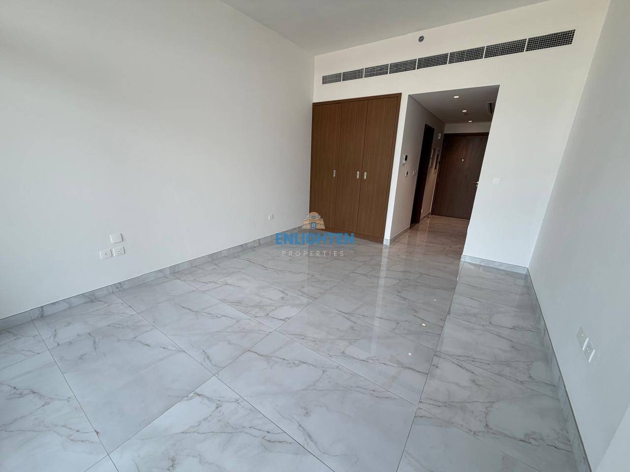 Semi furnished Brand new be the 1st tenant