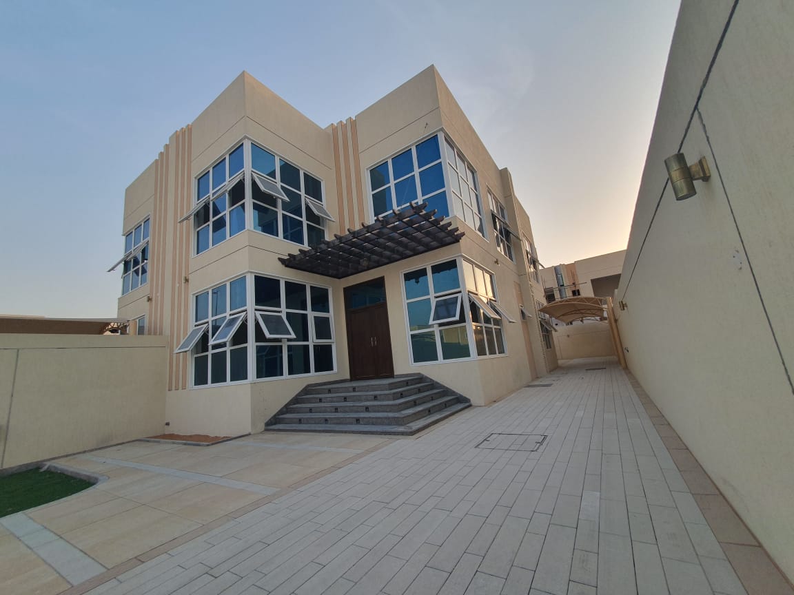 Brand new luxury 4-BR / wardrobe just 150k Barashi sharjah