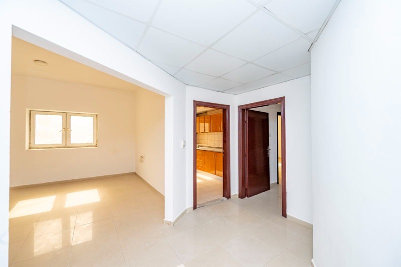 40 days free very nice and neat and clean building very luxurious 2bhk fully sunlight