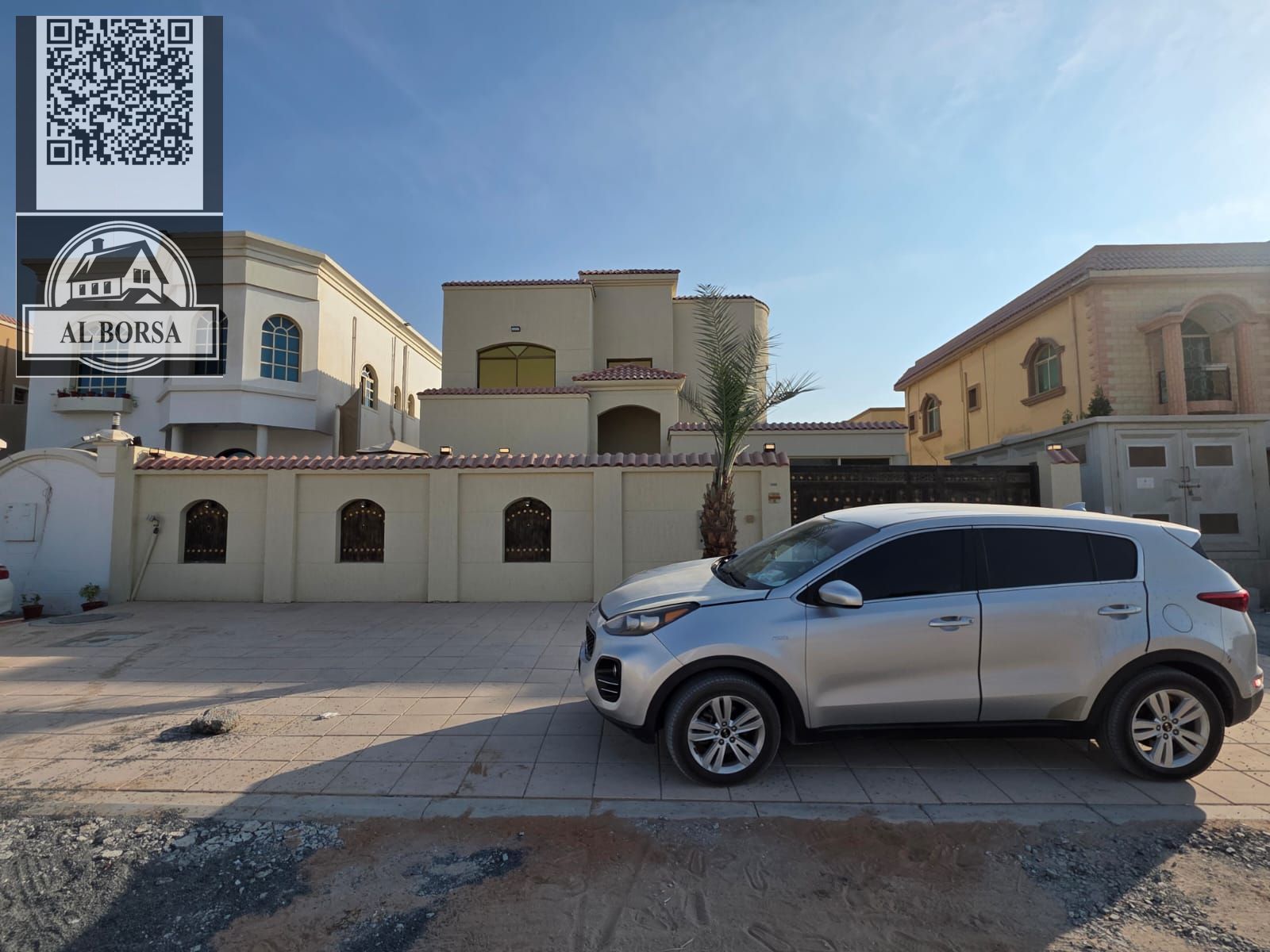 Villa for sale in Al Rawda 2, on a street and alley, 6 years old, next to a mosque. It has 6 rooms, a majlis (formal sitting room), a living room, and