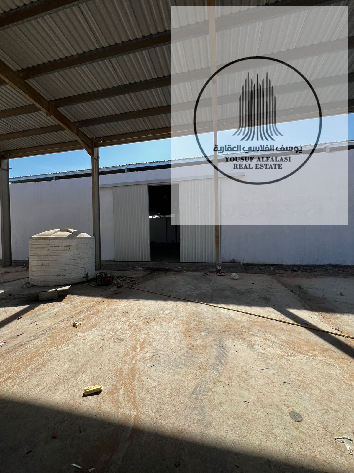 For Rent in Umm Al Quwain – A massive 22,000 sq ft compound + two 5,000 sq ft warehouses – 110 kW electricity – Ready-to-use office with interlocking