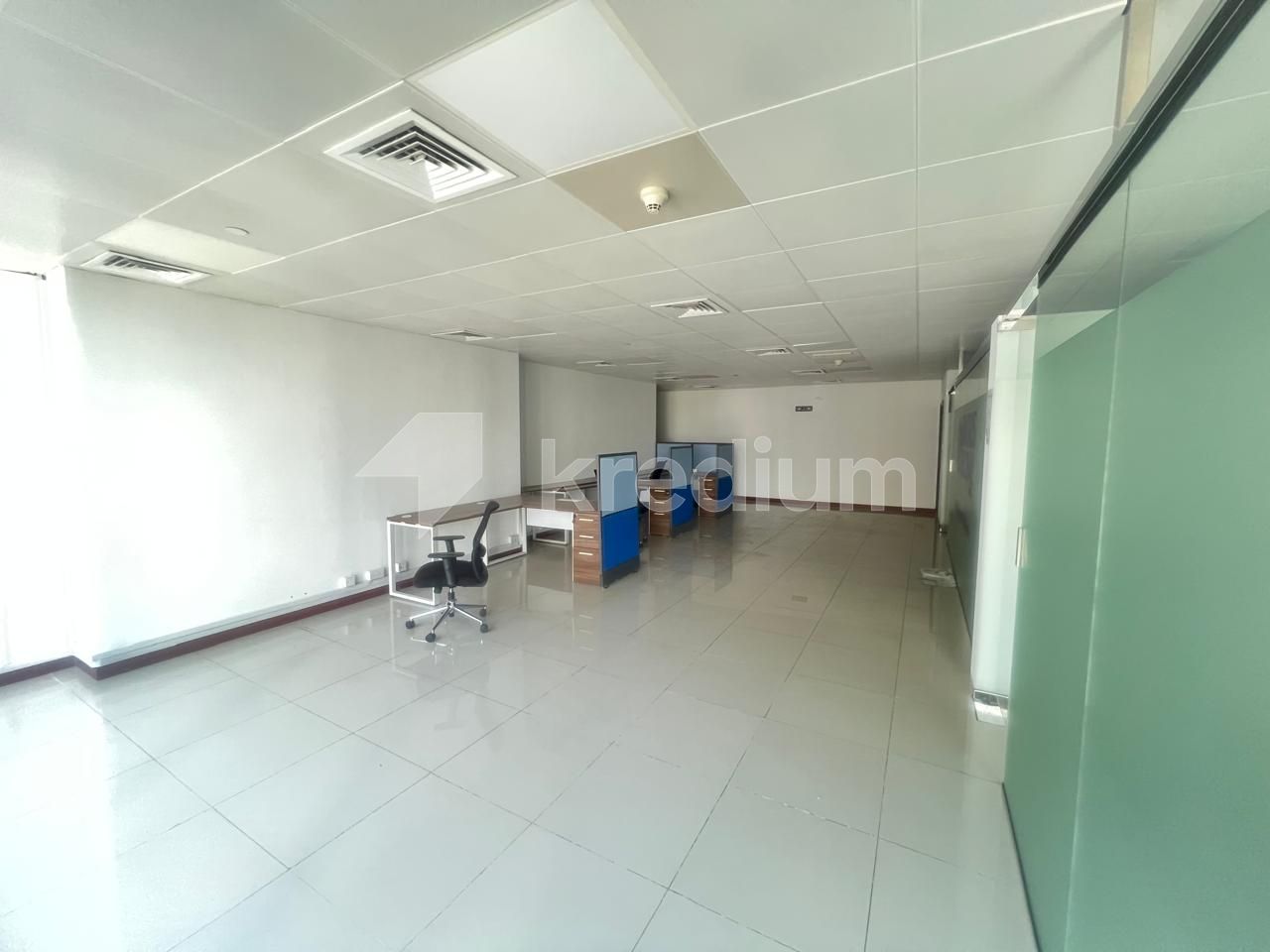 VACANT | FURNISHED | NEAR METRO | MID FLOOR